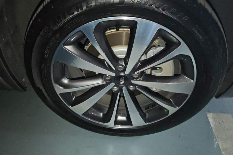 Used Li Auto ONE 2021 Extended-Range 6-Seater Version Right Front Wheel Hub