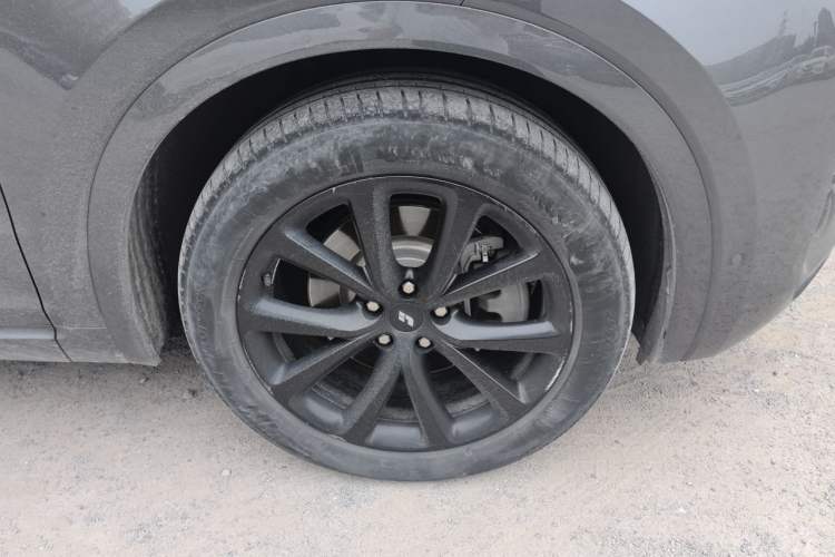 Used Li Auto ONE 2021 Extended-Range 6-Seater Version Right Front Wheel Hub