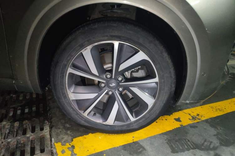 Used Li Auto ONE 2021 Extended-Range 6-Seater Version Right Front Wheel Hub