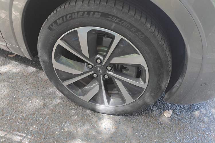 Used Li Auto ONE 2021 Extended-Range 6-Seater Version Right Front Wheel Hub