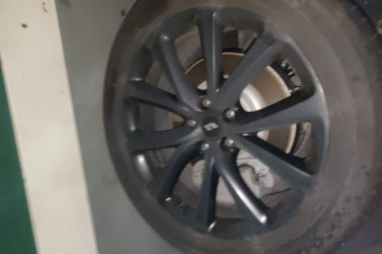 Used Li Auto ONE 2021 Extended-Range 6-Seater Version Right Front Wheel Hub