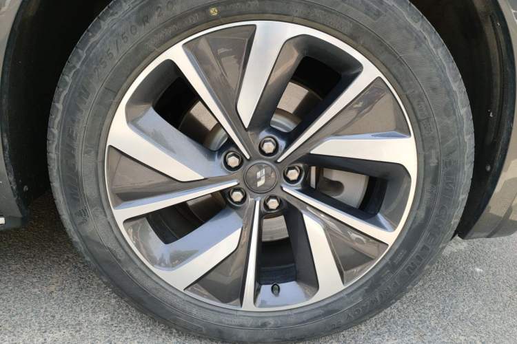 Used Li Auto ONE 2021 Extended-Range 6-Seater Version Right Front Wheel Hub