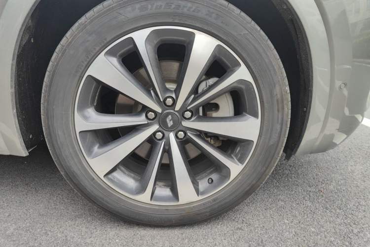 Used Li Auto ONE 2021 Extended-Range 6-Seater Version Right Front Wheel Hub