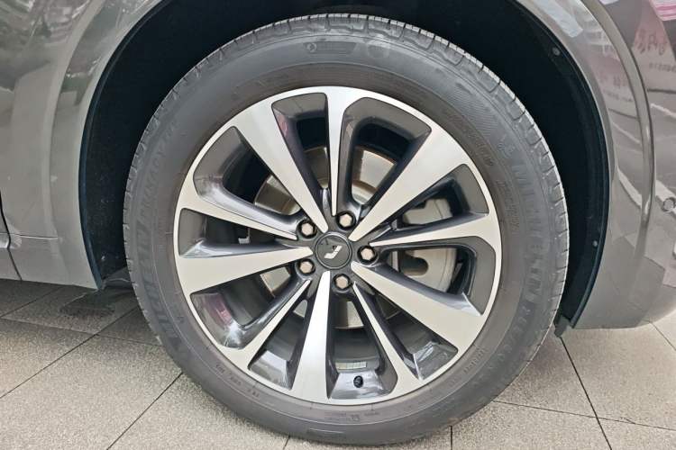 Used Li Auto ONE 2021 Extended-Range 6-Seater Version Right Front Wheel Hub