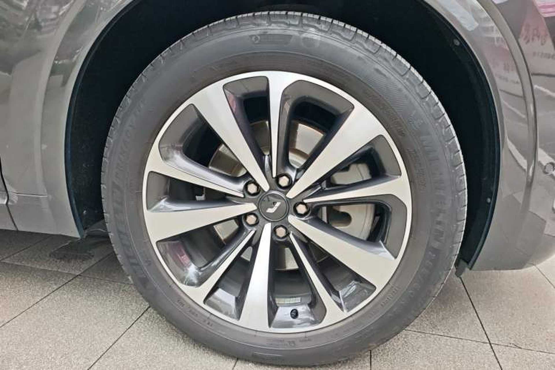 Used Li Auto ONE 2021 Extended-Range 6-Seater Version Right Front Wheel Hub