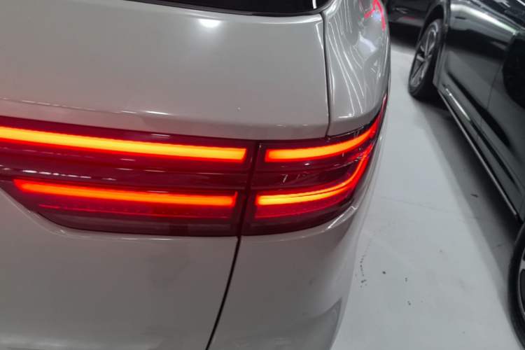 Used Li Auto ONE 2021 Extended-Range 6-Seater Version Right Rear Taillight
