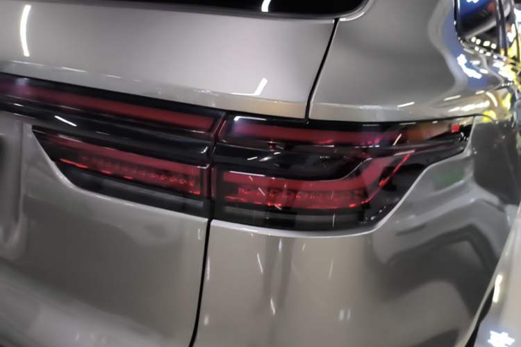 Used Li Auto ONE 2021 Extended-Range 6-Seater Version Right Rear Taillight
