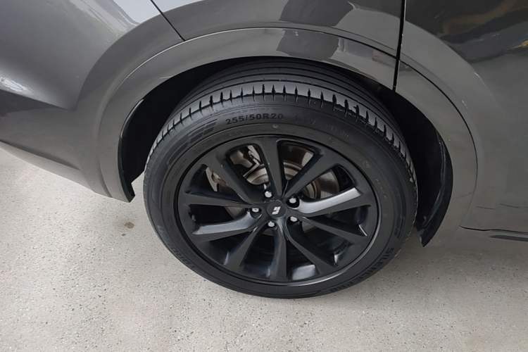 Used Li Auto ONE 2021 Extended-Range 6-Seater Version Right Rear Wheel Hub