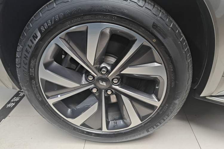 Used Li Auto ONE 2021 Extended-Range 6-Seater Version Right Rear Wheel Hub