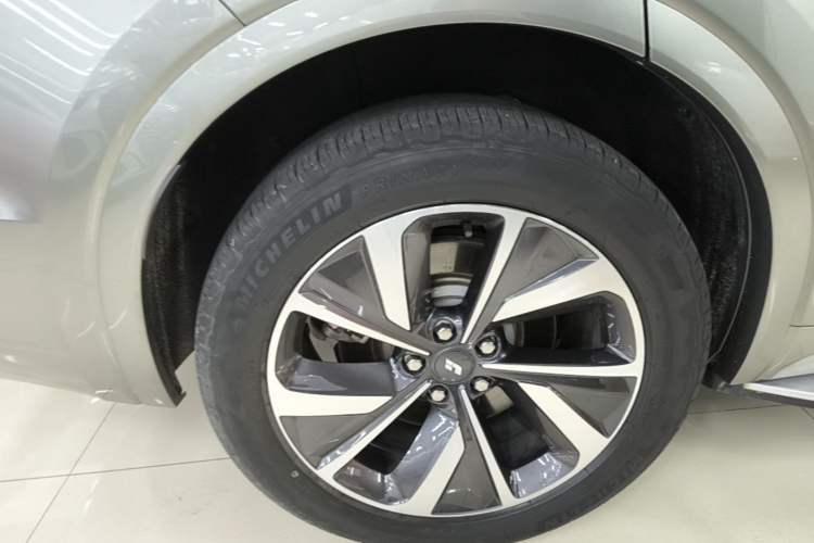Used Li Auto ONE 2021 Extended-Range 6-Seater Version Right Rear Wheel Hub