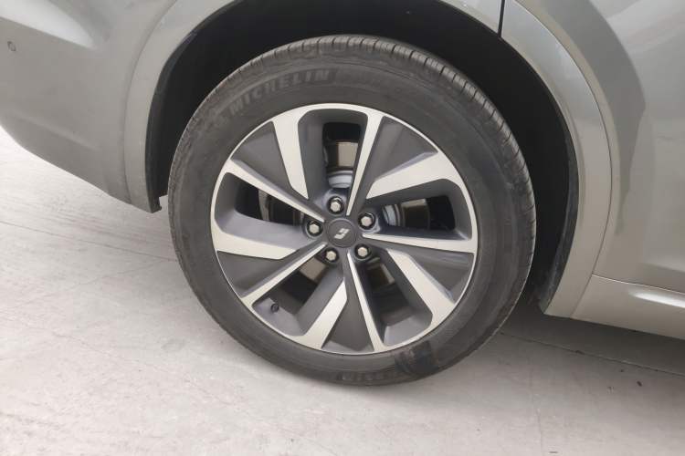 Used Li Auto ONE 2021 Extended-Range 6-Seater Version Right Rear Wheel Hub