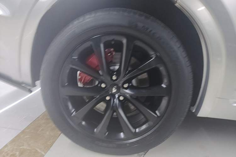 Used Li Auto ONE 2021 Extended-Range 6-Seater Version Right Rear Wheel Hub
