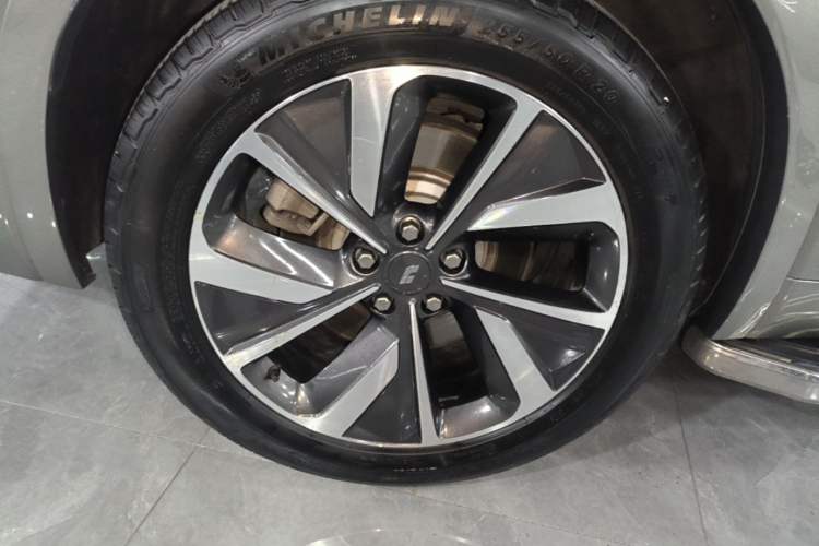 Used Li Auto ONE 2021 Extended-Range 6-Seater Version Right Rear Wheel Hub