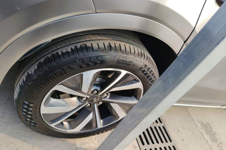 Used Li Auto ONE 2021 Extended-Range 6-Seater Version Right Rear Wheel Hub