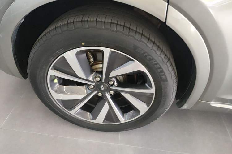 Used Li Auto ONE 2021 Extended-Range 6-Seater Version Right Rear Wheel Hub