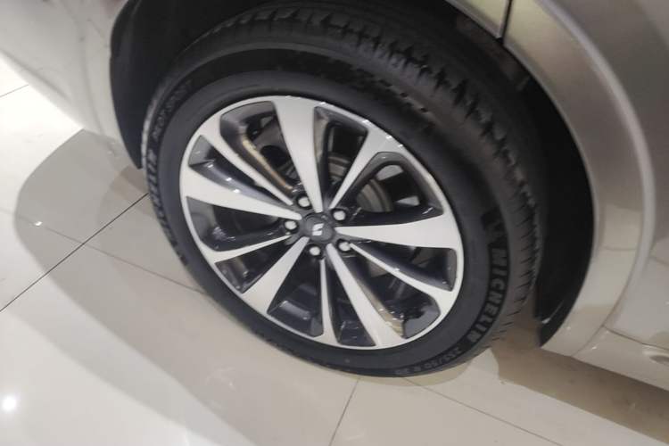 Used Li Auto ONE 2021 Extended-Range 6-Seater Version Right Rear Wheel Hub