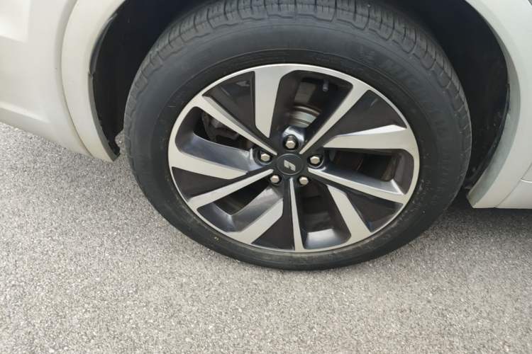 Used Li Auto ONE 2021 Extended-Range 6-Seater Version Right Rear Wheel Hub