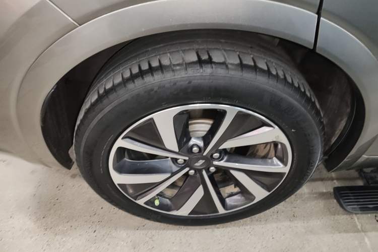 Used Li Auto ONE 2021 Extended-Range 6-Seater Version Right Rear Wheel Hub