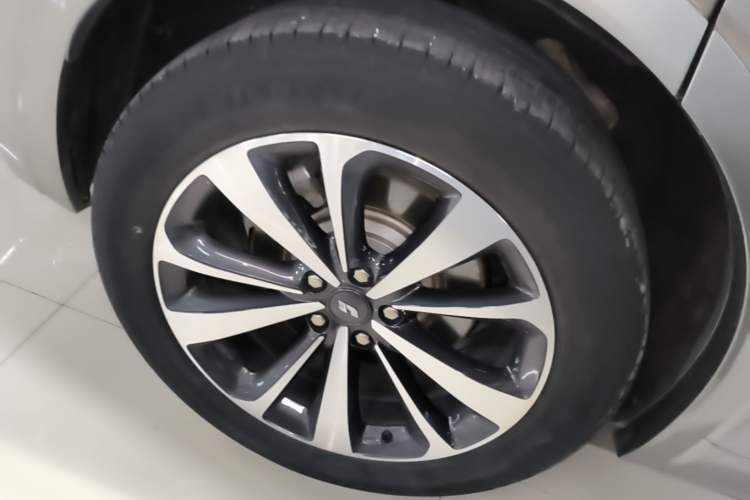 Used Li Auto ONE 2021 Extended-Range 6-Seater Version Right Rear Wheel Hub