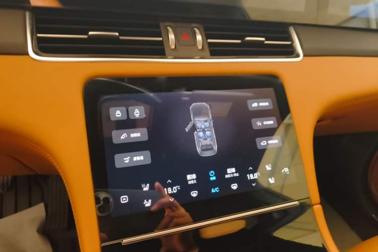 Used Li Auto ONE 2021 Extended-Range 6-Seater Version Audio And AC Panel