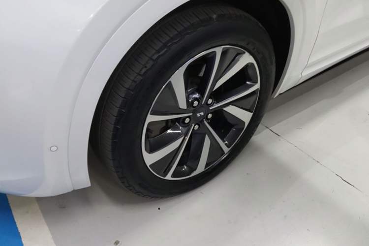 Used Li Auto ONE 2021 Extended-Range 6-Seater Version Exterior 4