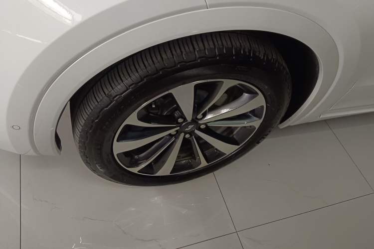 Used Li Auto ONE 2021 Extended-Range 6-Seater Version Exterior 4
