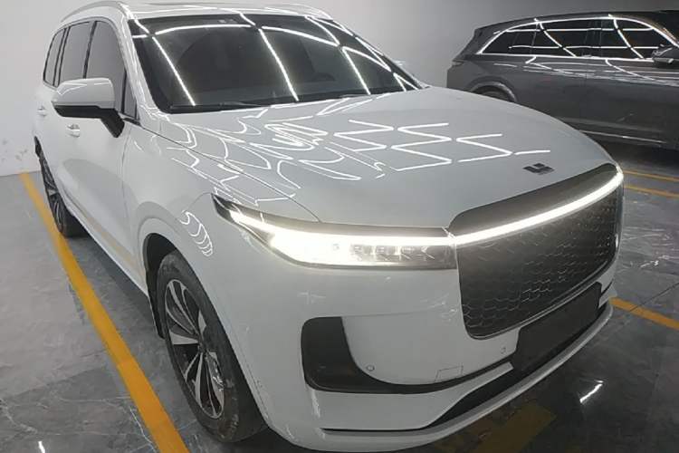 Used Li Auto ONE 2021 Extended-Range 6-Seater Version Front Right 45 Deg