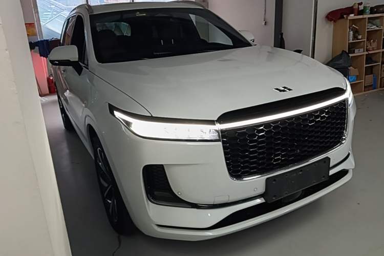 Used Li Auto ONE 2021 Extended-Range 6-Seater Version Front Right 45 Deg