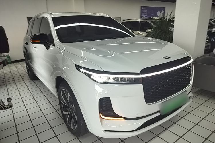 Used Li Auto ONE 2021 Extended-Range 6-Seater Version Front Right 45 Deg