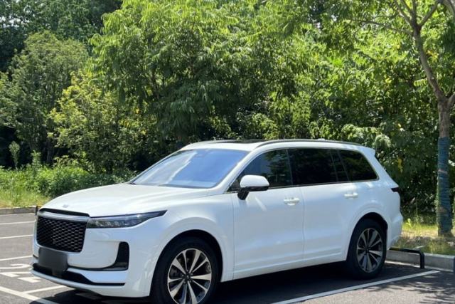 Ojetý Li Auto ONE 2021 Extended-Range 6-Seater Version