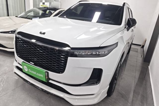 Ojetý Li Auto ONE 2021 Extended-Range 6-Seater Version