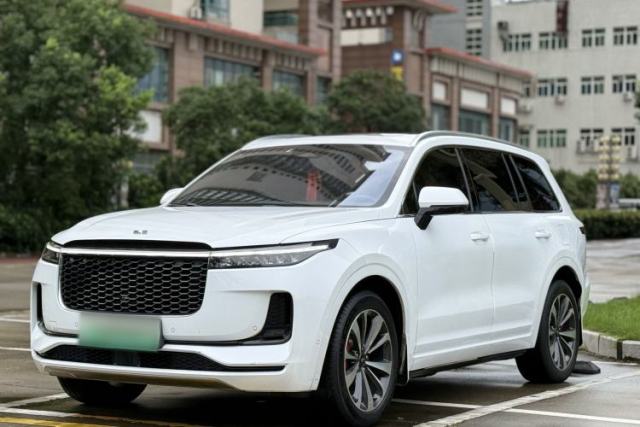 Ojetý Li Auto ONE 2021 Extended-Range 6-Seater Version