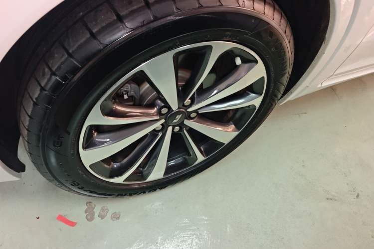 Used Li Auto ONE 2021 Extended-Range 6-Seater Version Left Front Wheel Hub