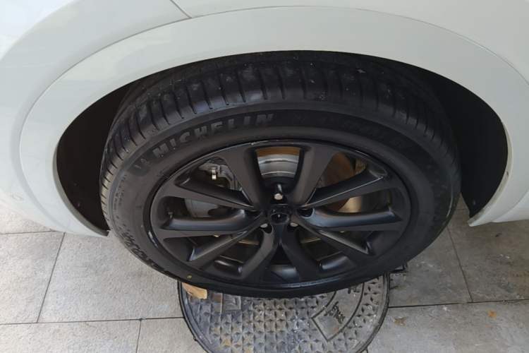 Used Li Auto ONE 2021 Extended-Range 6-Seater Version Left Front Wheel Hub