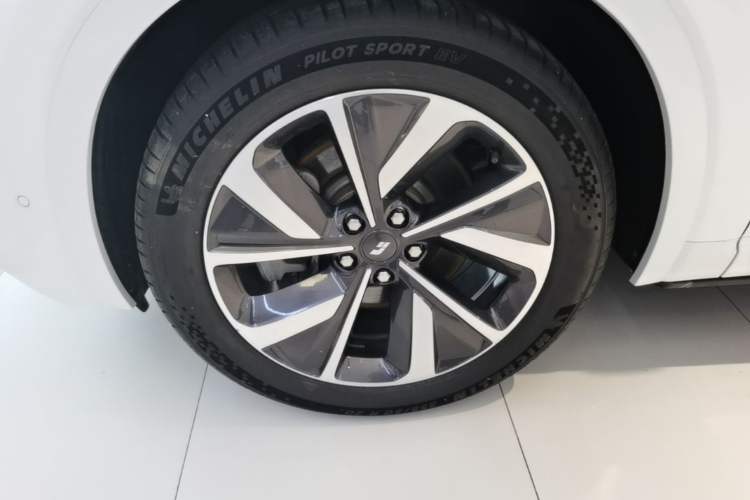 Used Li Auto ONE 2021 Extended-Range 6-Seater Version Left Front Wheel Hub