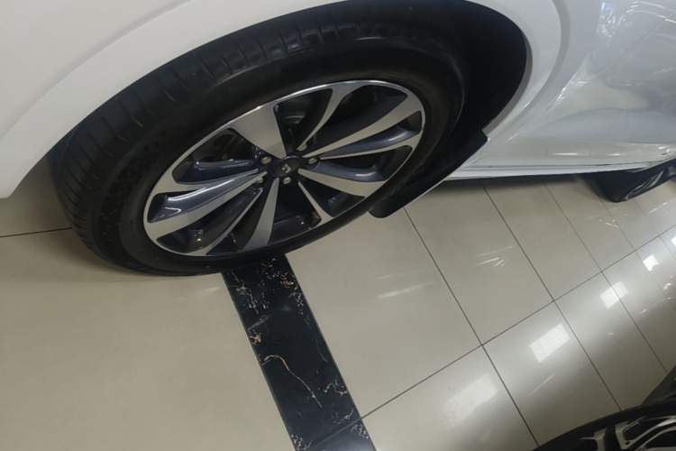 Used Li Auto ONE 2021 Extended-Range 6-Seater Version Left Front Wheel Hub