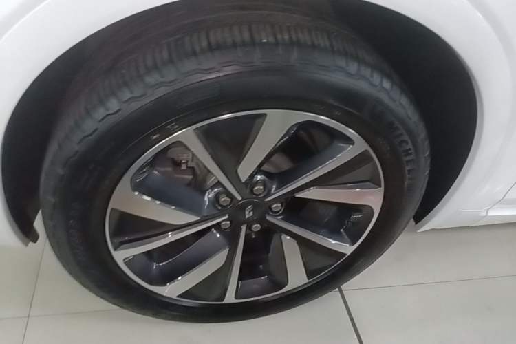 Used Li Auto ONE 2021 Extended-Range 6-Seater Version Left Front Wheel Hub
