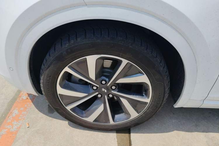 Used Li Auto ONE 2021 Extended-Range 6-Seater Version Left Front Wheel Hub