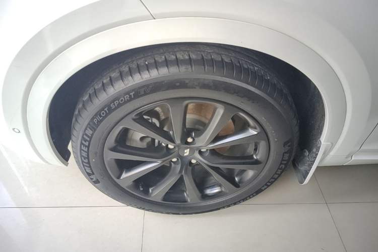 Used Li Auto ONE 2021 Extended-Range 6-Seater Version Left Front Wheel Hub