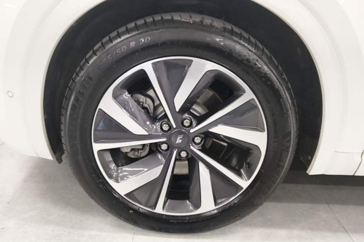 Used Li Auto ONE 2021 Extended-Range 6-Seater Version Left Front Wheel Hub