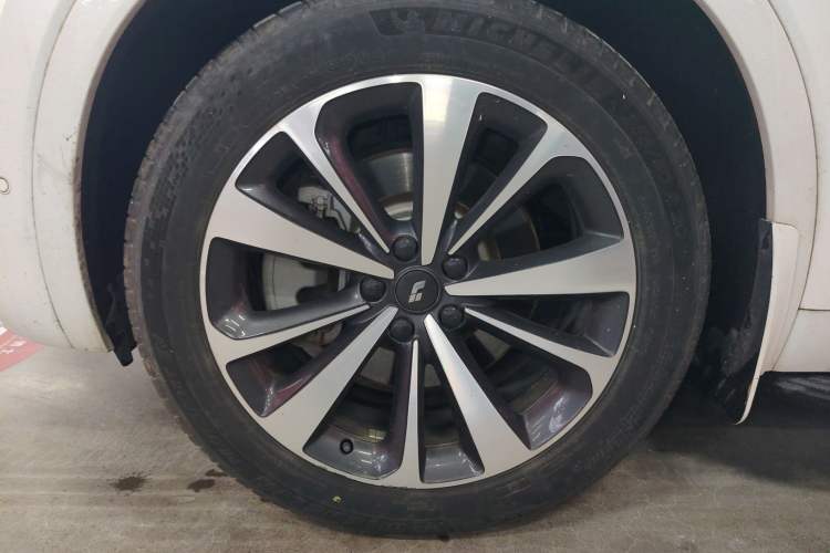 Used Li Auto ONE 2021 Extended-Range 6-Seater Version Left Front Wheel Hub