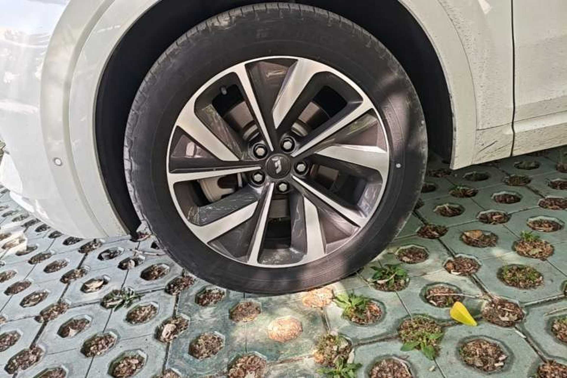 Used Li Auto ONE 2021 Extended-Range 6-Seater Version Left Front Wheel Hub
