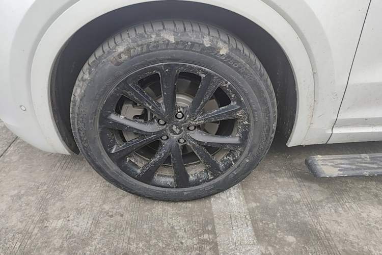 Used Li Auto ONE 2021 Extended-Range 6-Seater Version Left Front Wheel Hub