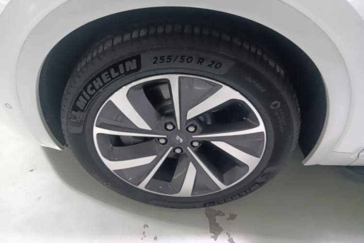 Used Li Auto ONE 2021 Extended-Range 6-Seater Version Left Front Wheel Hub