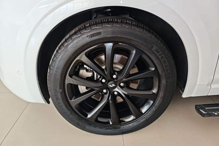Used Li Auto ONE 2021 Extended-Range 6-Seater Version Left Front Wheel Hub