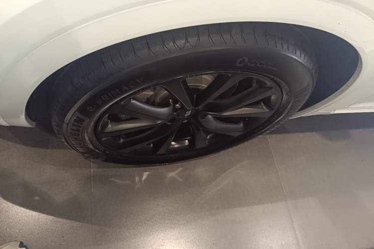 Used Li Auto ONE 2021 Extended-Range 6-Seater Version Left Front Wheel Hub