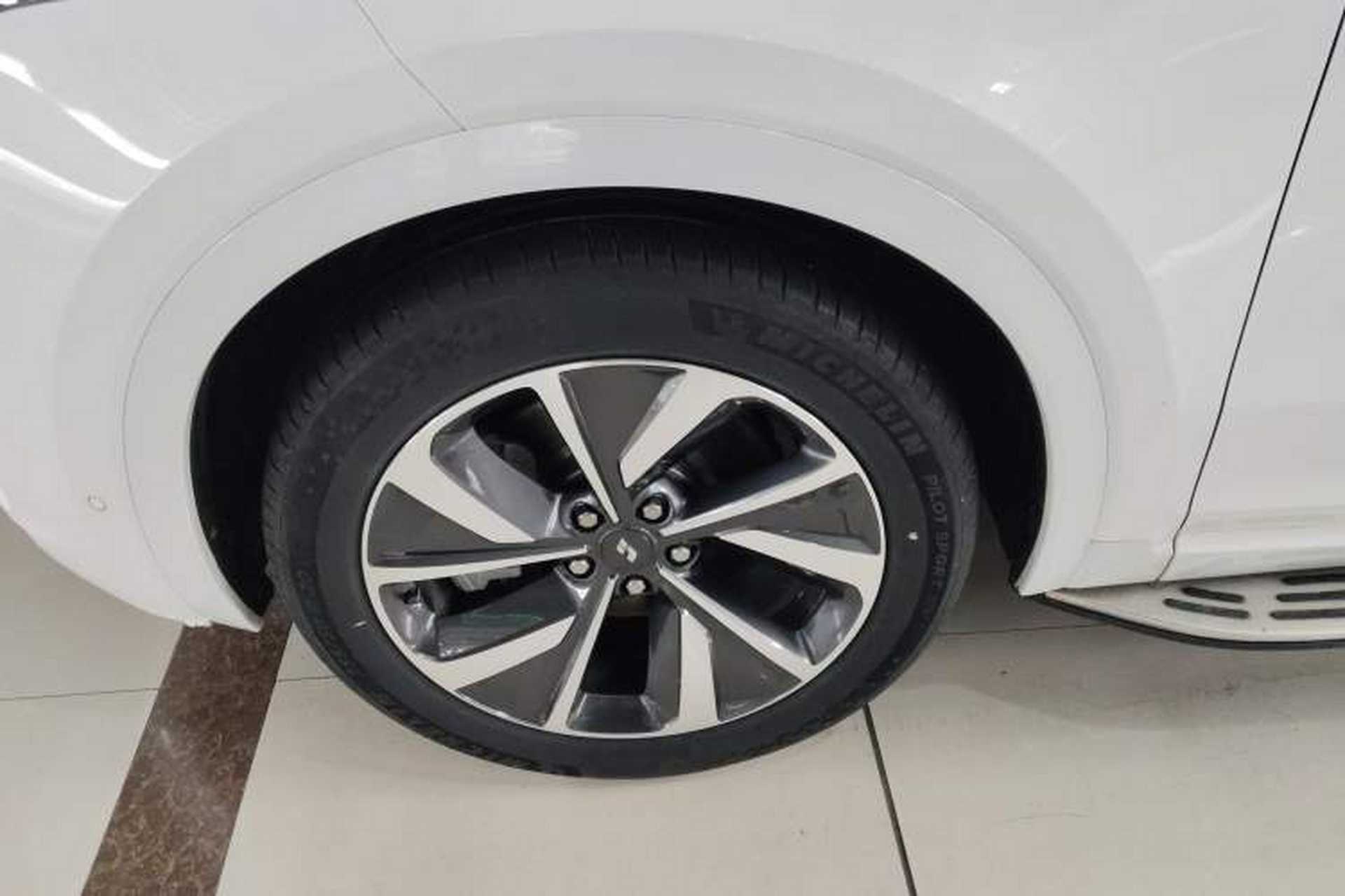 Used Li Auto ONE 2021 Extended-Range 6-Seater Version Left Front Wheel Hub