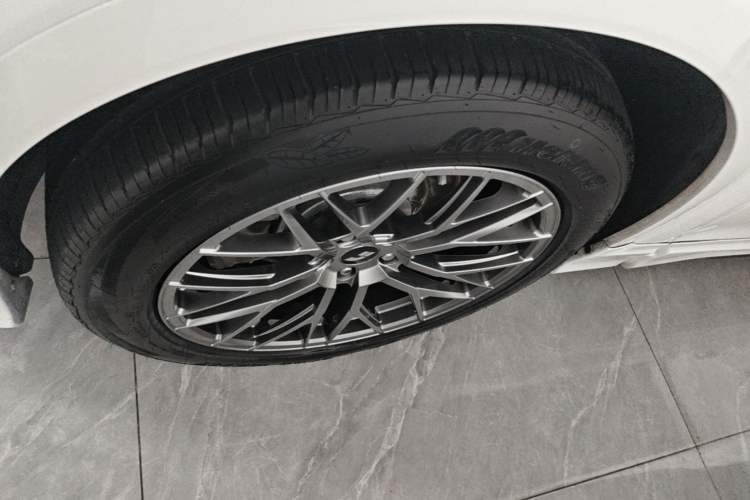 Used Li Auto ONE 2021 Extended-Range 6-Seater Version Left Front Wheel Hub