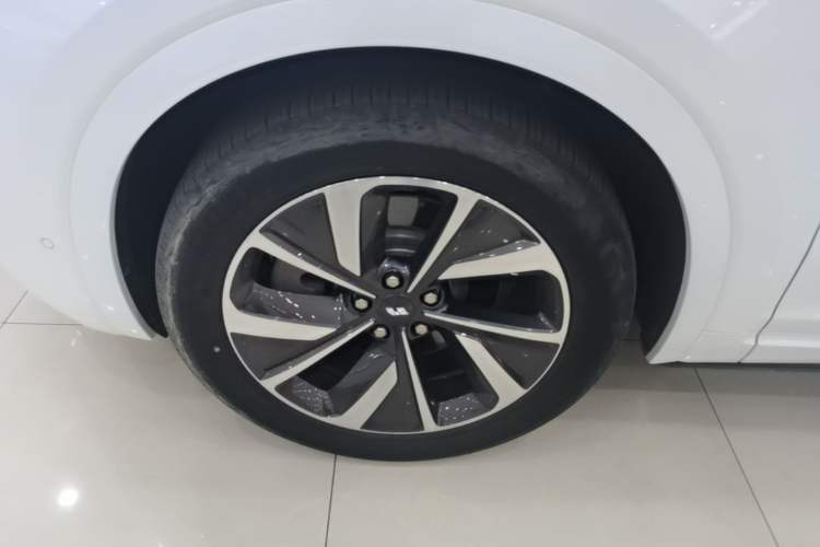 Used Li Auto ONE 2021 Extended-Range 6-Seater Version Left Front Wheel Hub