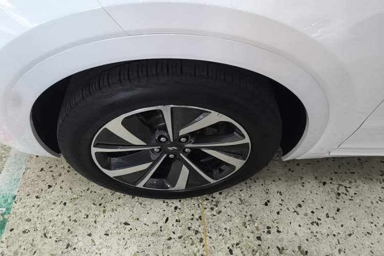 Used Li Auto ONE 2021 Extended-Range 6-Seater Version Left Front Wheel Hub